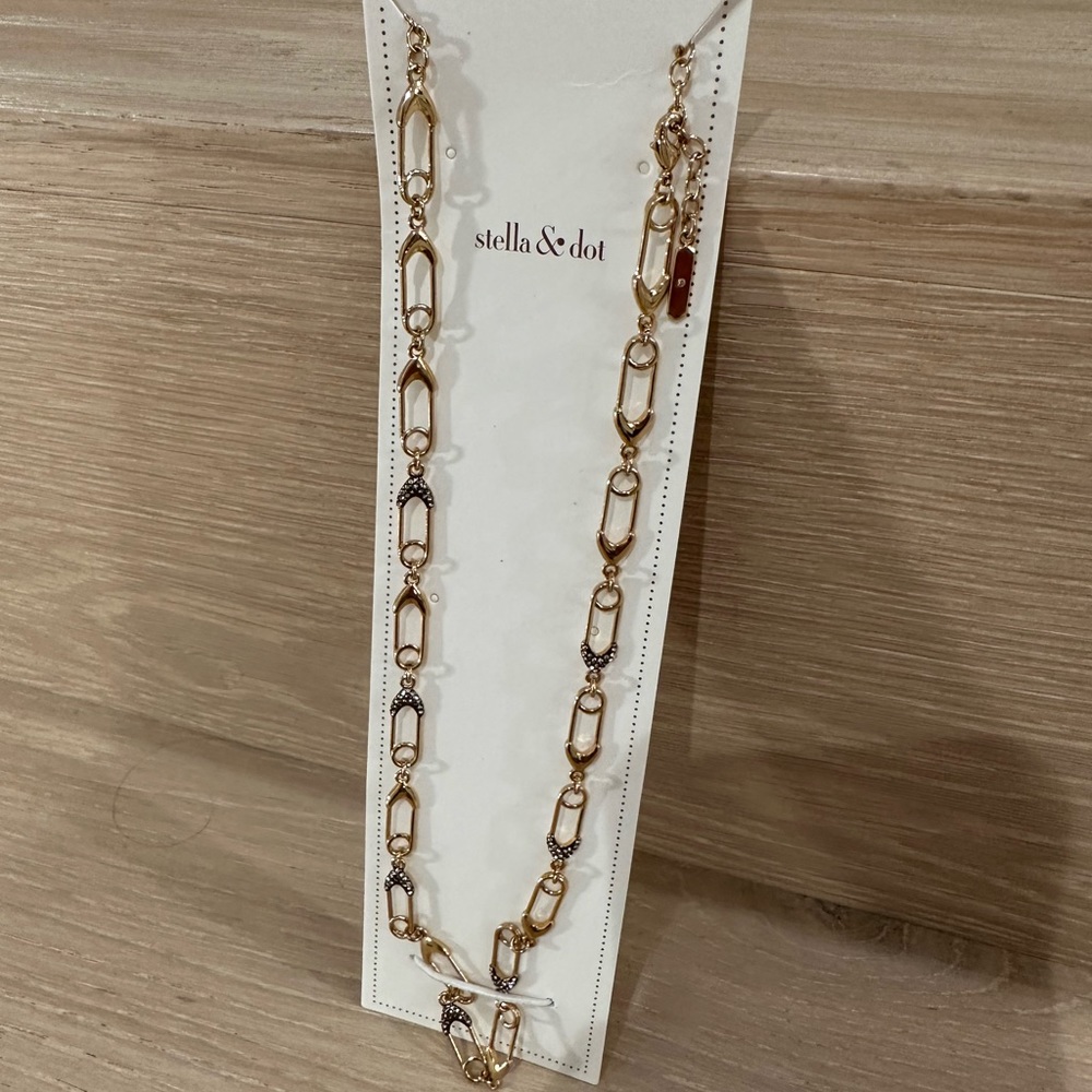 NIB Stella and Dot Safety Pin Link Necklace